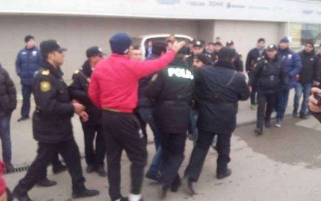 Массовая драка в Баку: ранены трое полицейских